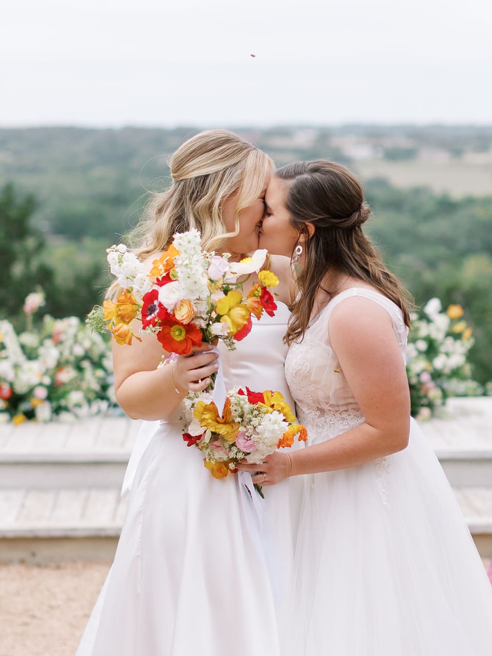 E & A at Lucky Arrow Retreat — wedding florals by Lavender & Lily Floral, Austin TX