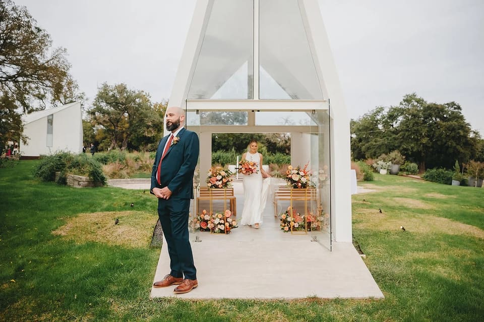 E & R at Kindred Oaks — wedding florals by Lavender & Lily Floral, Austin TX
