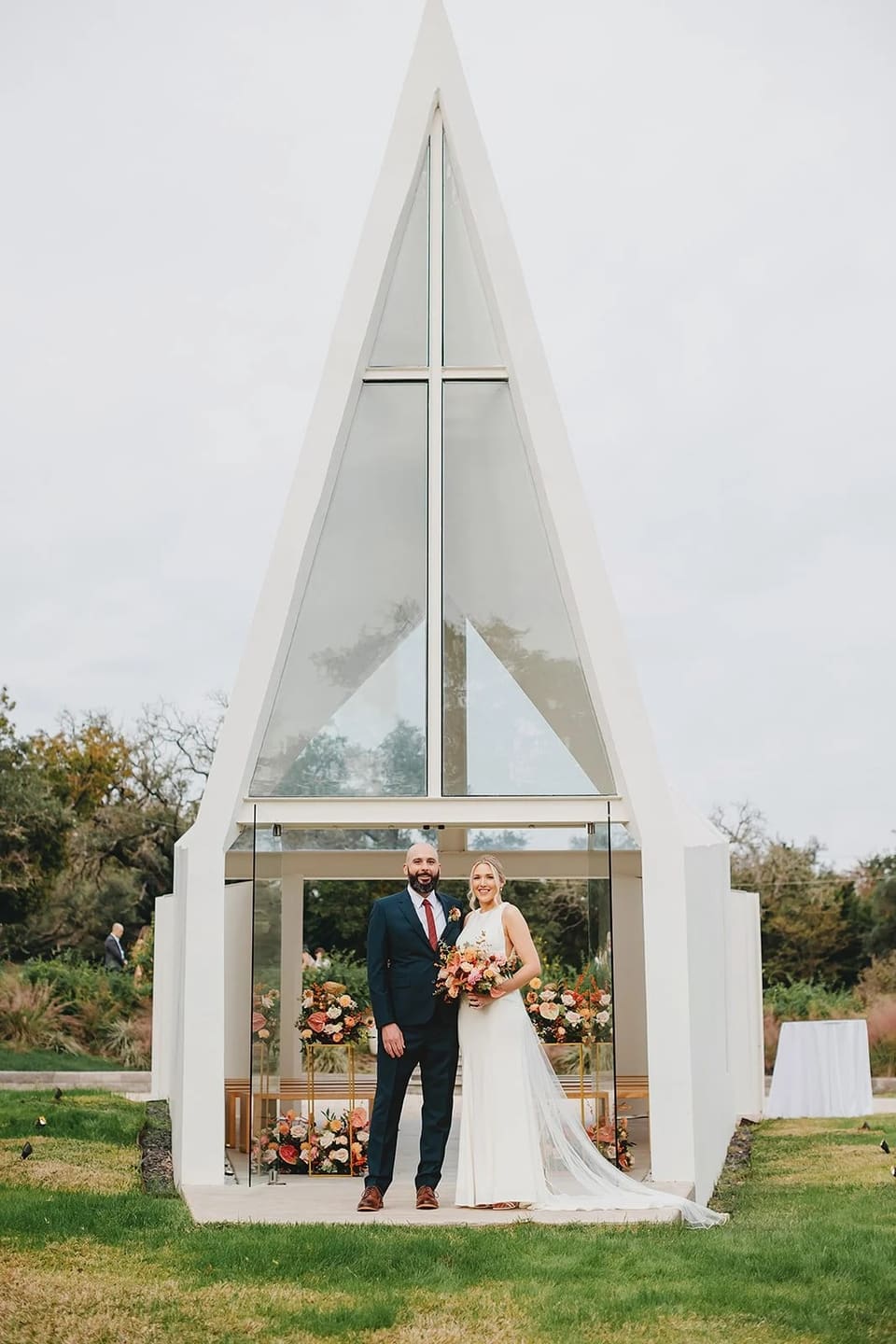 E & R at Kindred Oaks — wedding florals by Lavender & Lily Floral, Austin TX